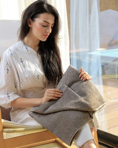 طقم من منشفتين كلاسيك بلون رمادي