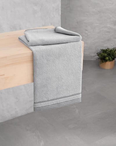 منشفة راقية باللون الرمادي