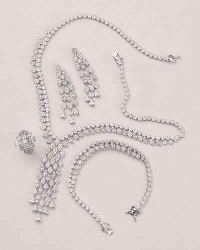 طقم اكسسوار نسائي ملكي باللون الفضي