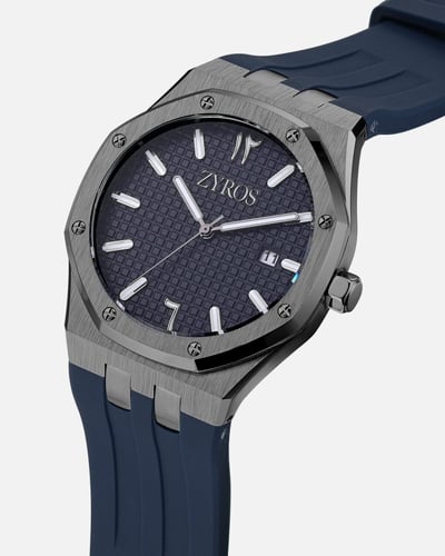 ساعة رجالية بسير من الربل بلون أزرق.