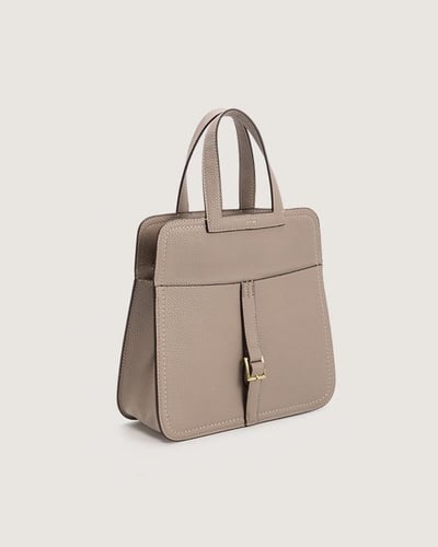 شنطة لاطلالتك العملية باللون الرمادي