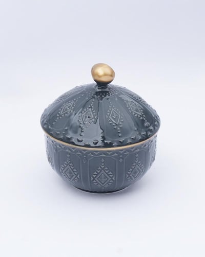 طقم قهوة وشاهي من السيراميك بلون رمادي غامق.