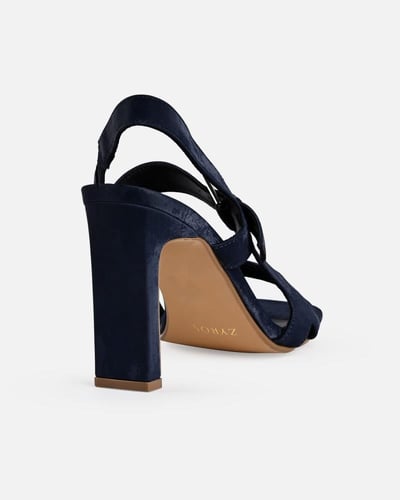 حذاء نسائي من المخمل باللون الأزرق