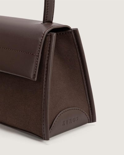 شنطة شغف بحجم متوسط بلون بني