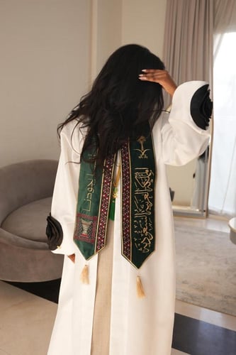 عباية ناعمة ومميزه - تفته ابيض