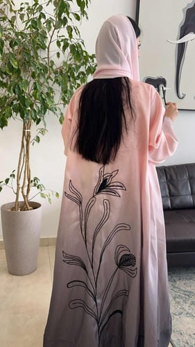عباية صيفية باردة القماش تفته لنن وردي مطرز اسود