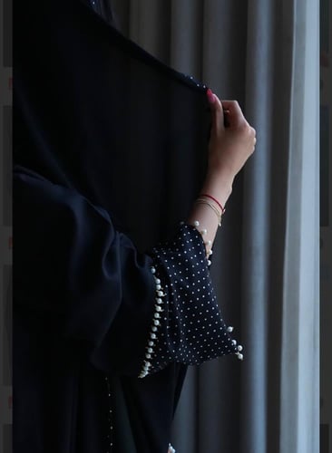 كريب أسود - أكمام منقطة لولو