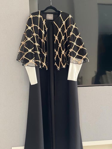 عباية فاخرة لعشاق الفخامة والتميز