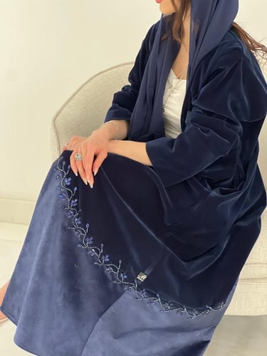 عباية فاخرة كحلي مخمل مع شك يدوي مميز