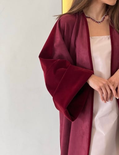 عباية شتوية عملية القماش شامواه عنابي مع مخمل عناب...