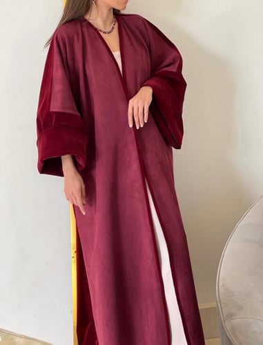 عباية شتوية عملية القماش شامواه عنابي مع مخمل عناب...