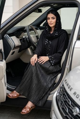 Luxurious abaya fitted with black design cuts at t...
