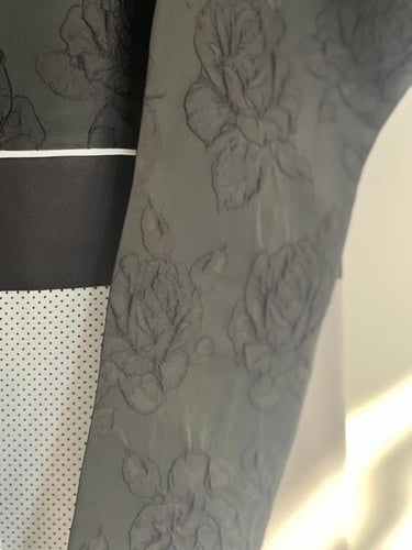 كلوش تفته مورد ومنقط ابيض