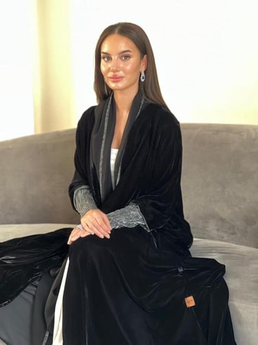 عباية راقية شامواه أسود والاكمام استريتش لمعة