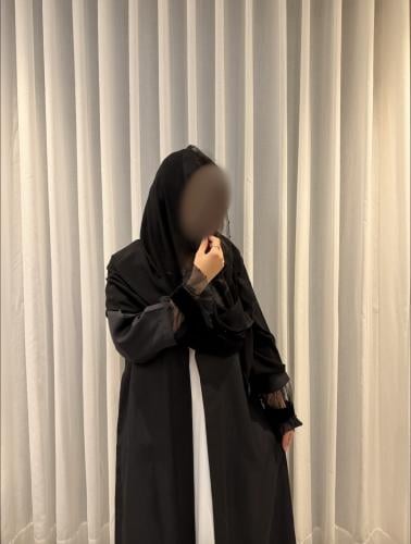 عباية سوداء مع قماش كتان و اكمام تل