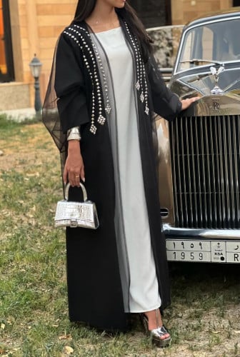 عباية فاخرة القماش لنن اسود مع تل وشك فضي