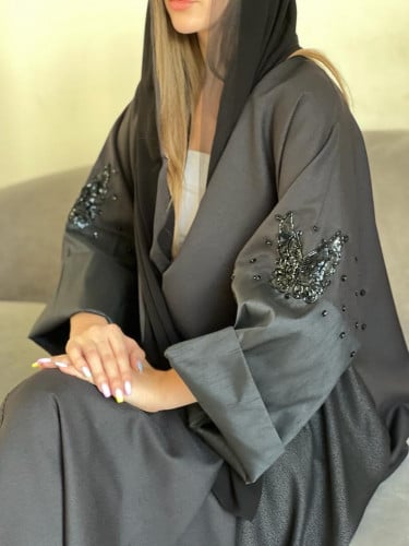 عباية فاخرة القماش كريب اسود والاكمام تفته مع شك ا...