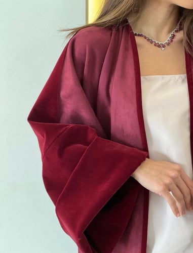 عباية شتوية عملية القماش شامواه عنابي مع مخمل عناب...