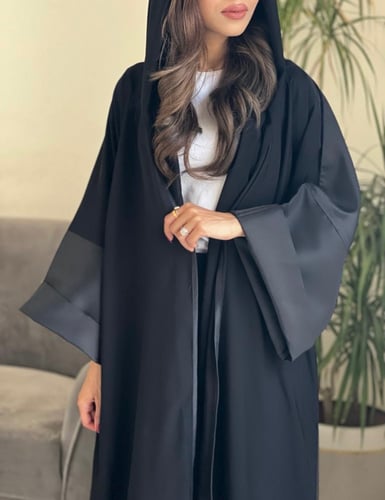 عباية عملية القماش حرير اسود والاكمام تفته اسود