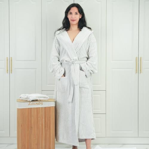 روب حمام ليونا مقام أبيض بلوجرين