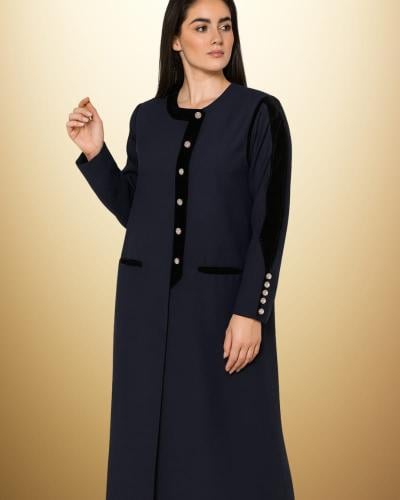 عبايات عملية للدوام بلمسات مخملية فاخرة