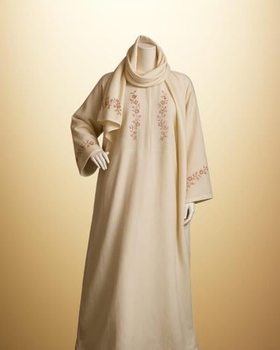 ثوب صلاة مطرز تطريز خفيف