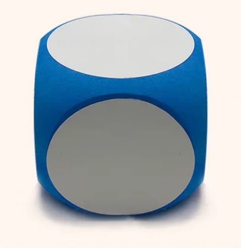 مكعب النرد للكتابه والمسح