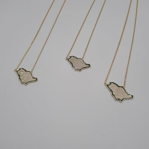 قلادة المملكة بفصوص الزركون فضة صافي عيار 925 مطلي...