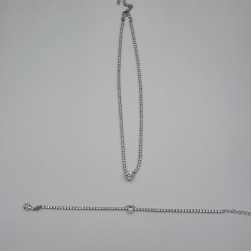 طقم عقد واسوارة تنس فضة صافي عيار 925 مع فص بشكل ق...