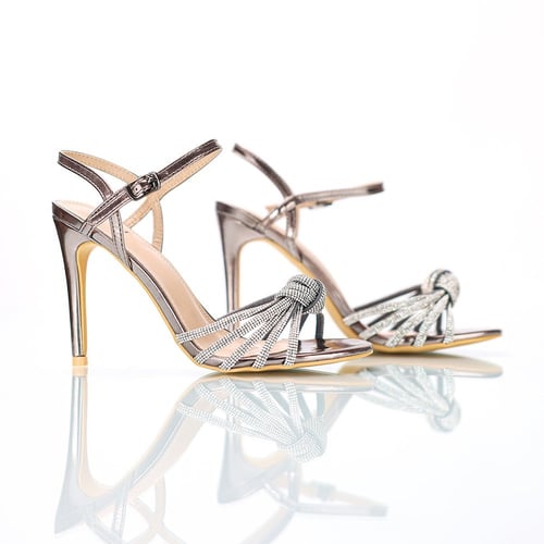 صندل نسائي فضي جذاب وانيق من seera