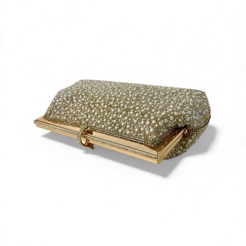 شنطة يد سهرة , مرصعة بالقطع اللؤلؤية البراقة , وتأ...