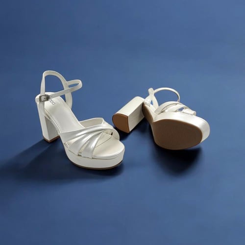 صندل نسائي اسود فخم من سيرة