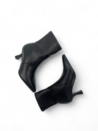 بوت نسائي اسود جلد