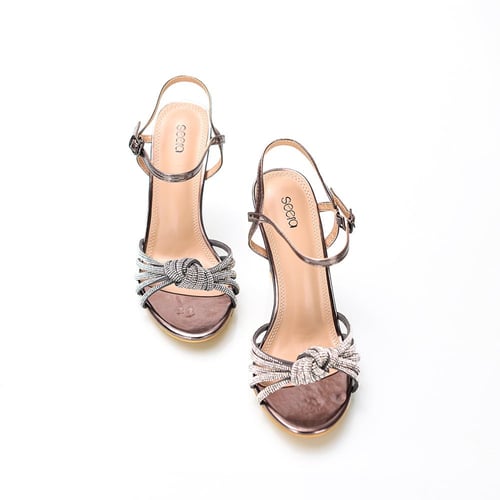 صندل نسائي فضي جذاب وانيق من seera