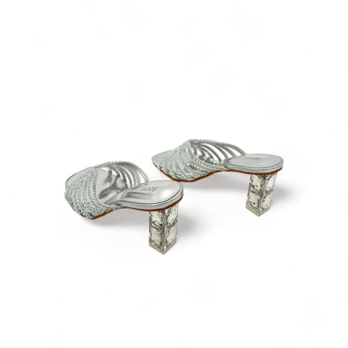 صندل نسائي فضي براند سيرا