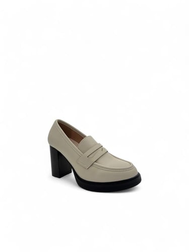 جزمة نسائي باللون البيج بتصميم كعب عريض وشريطين عل...