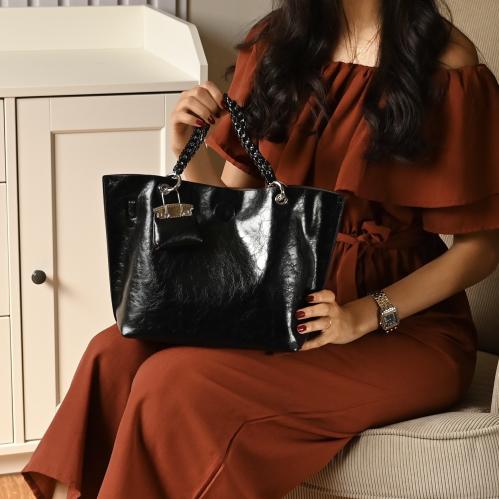 شنطة نسائية كاجول من الجلد اللامع بتصميم توت مع مق...