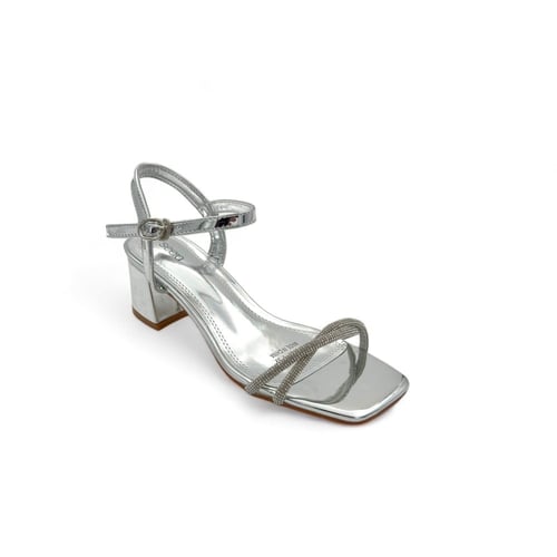 صندل نسائي بتصميم كعب عريض