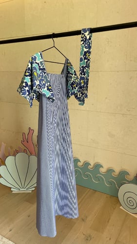 فستان مناديل ازرق مع شريطة