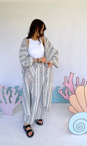 طقم الكيمونو المرجان السلاسل الابيض