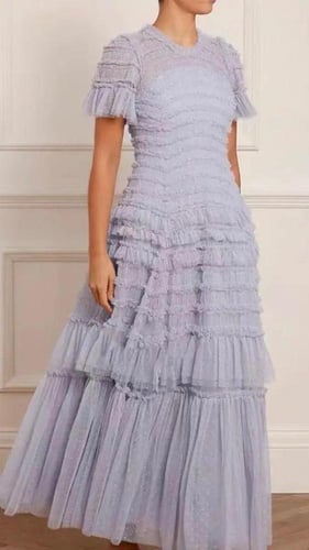 فستان دانتيل أنيق بأكمام منفوخة وعدة ألوان