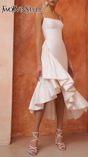 فستان مكشكش من الجنب