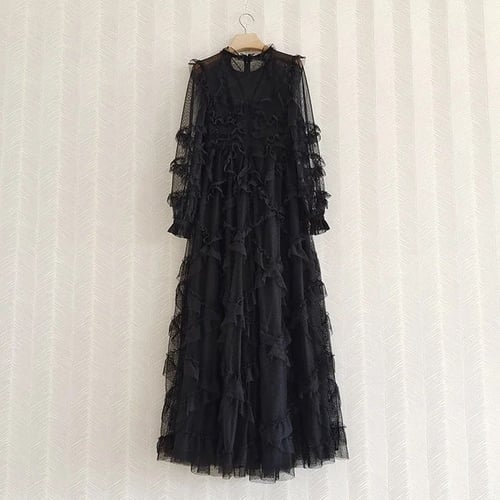 فستان طويل بتصميم مكشكش بعدة ألوان