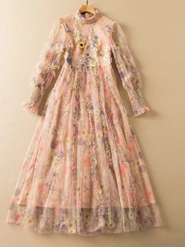 فستان دانتيل مطرز بياقة وأكمام طويلة أنيقة