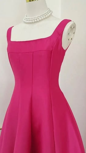 فستان سهرة بدون أكمام مكشوف الظهر بثلاث ألوان