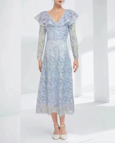 فستان دانتيل أنيق بأكمام طويلة بلونين