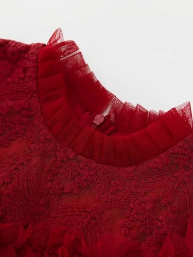 فستان نسائي مطرز وطبقات متدرجه بأكمام طويلة