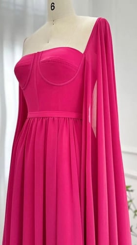 فستان سهرة أنيق بأكمام كيب متوفر بعدة ألوان