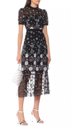 فستان من التل أنيق بطبقة مكشكش وأكمام قصيرة مطرز م...