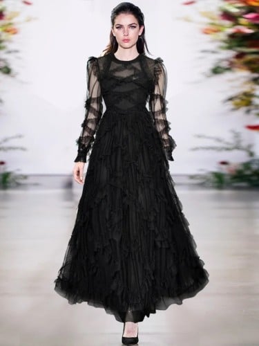 فستان طويل بتصميم مكشكش بعدة ألوان